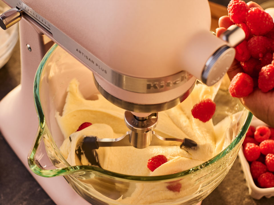 KitchenAid Artisan Plus nový robot 2026 s osvětlením a poloviční rychlostí_6